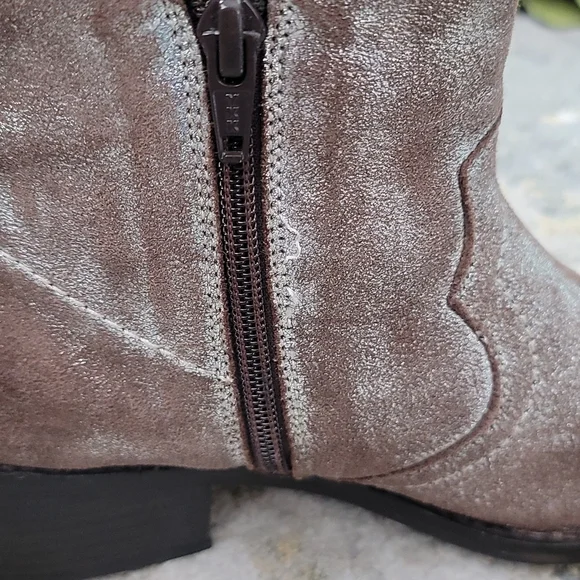 Seychelles Ankle Boots - Suede & Silver Metallic Chelsea Style Western - Picture 14 of 14